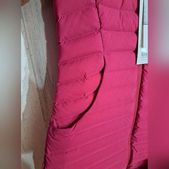 Lululemon Pack It Down Puffer Jacket in Pomegranate with carry bag - Picture 13 of 16